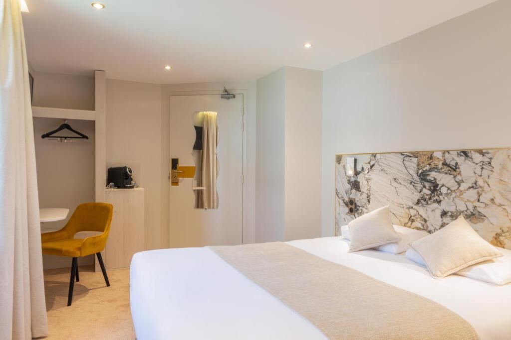 Elegance Twin Room
